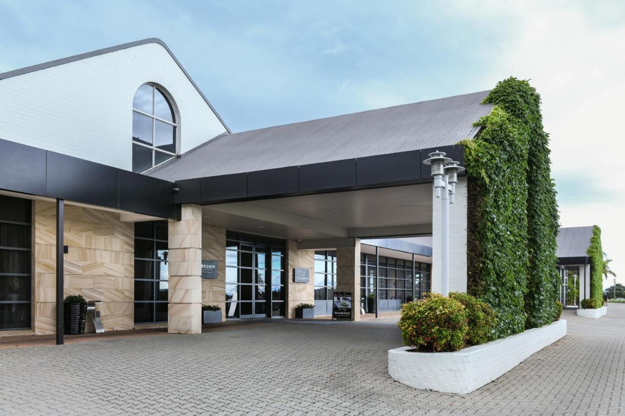 Powerhouse Hotel Tamworth By Rydges Exterior foto The entrance to the hotel