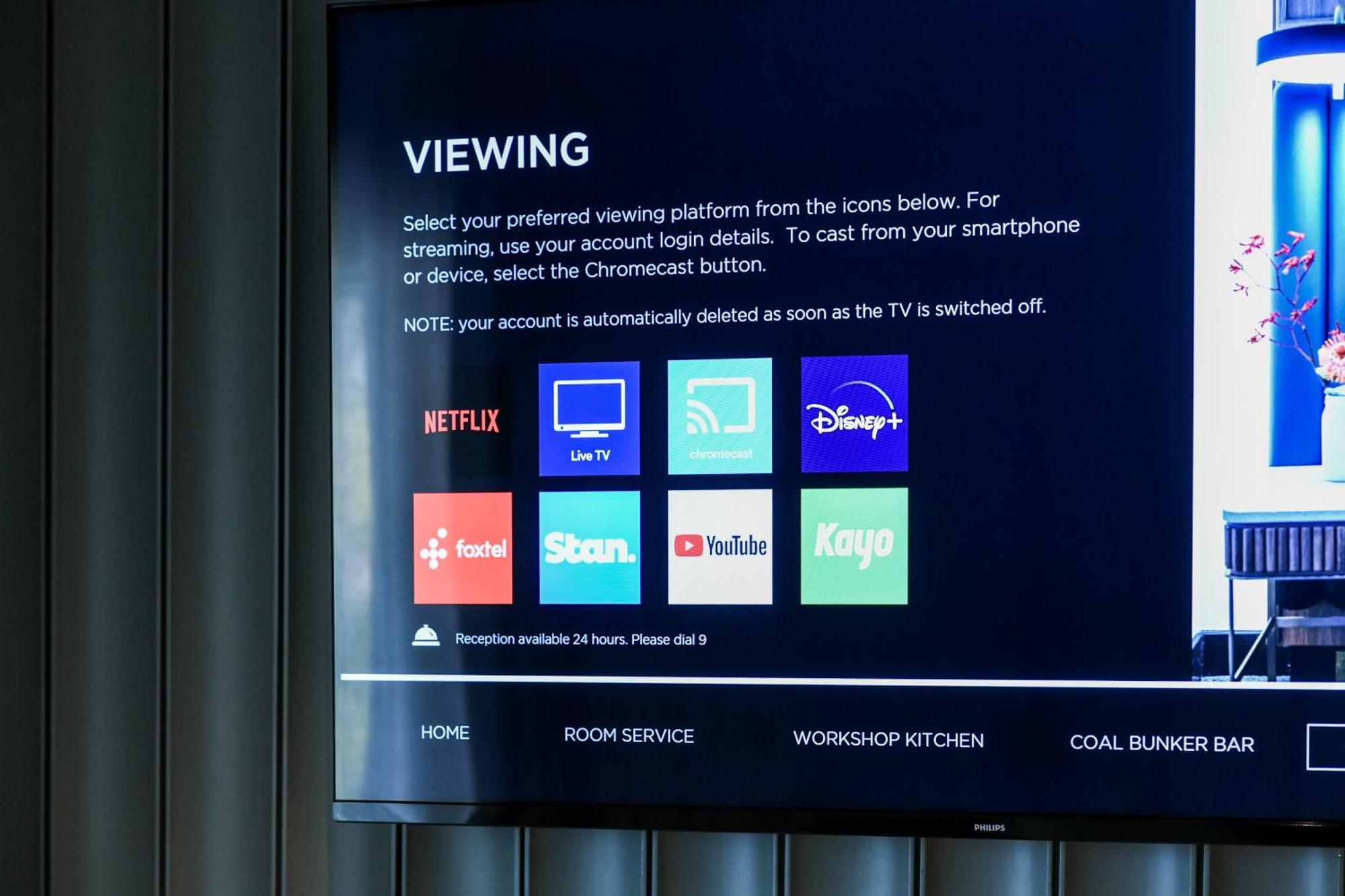 Powerhouse Hotel Tamworth By Rydges Exterior foto A television with a built-in Chromecast