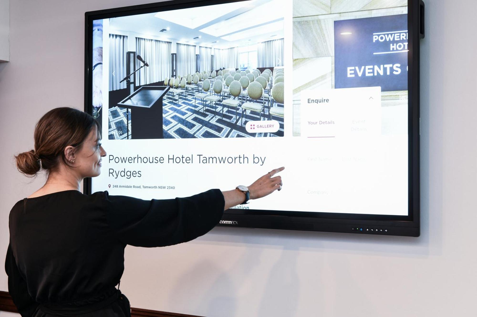 Powerhouse Hotel Tamworth By Rydges Exterior foto A touchscreen display