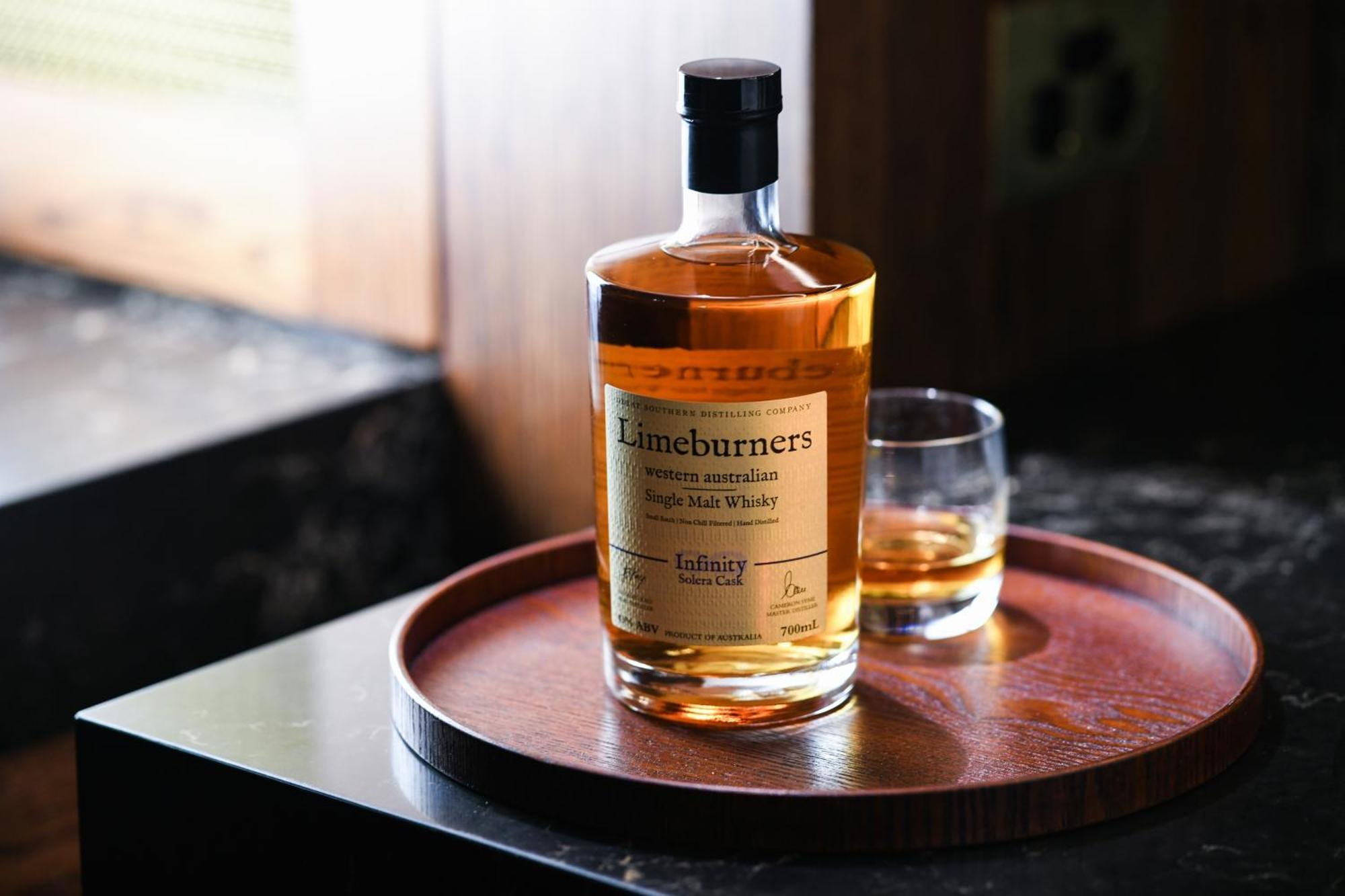 Powerhouse Hotel Tamworth By Rydges Exterior foto A bottle of single malt whisky