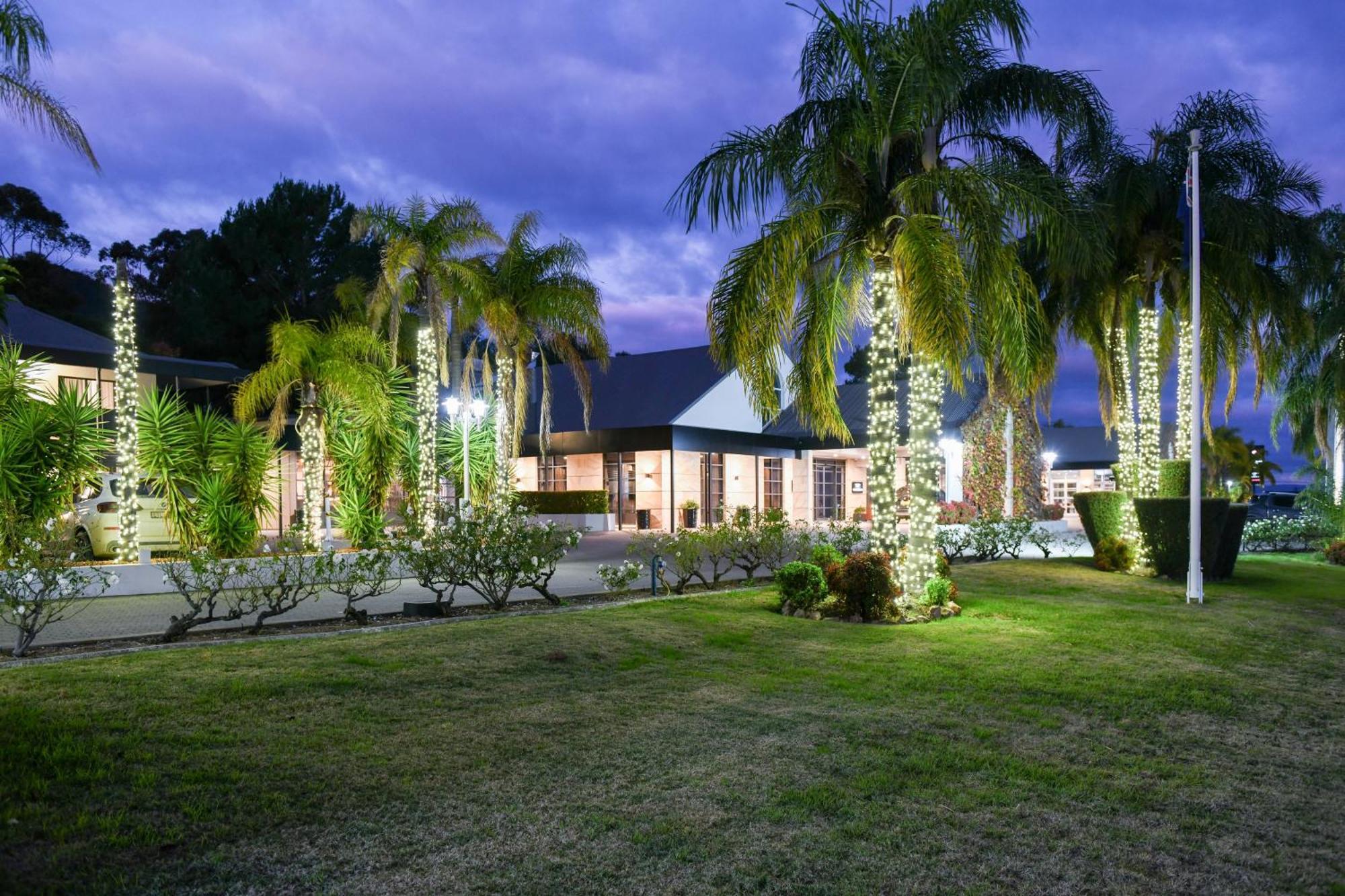 Powerhouse Hotel Tamworth By Rydges Exterior foto The clubhouse at the Royal Pines Resort