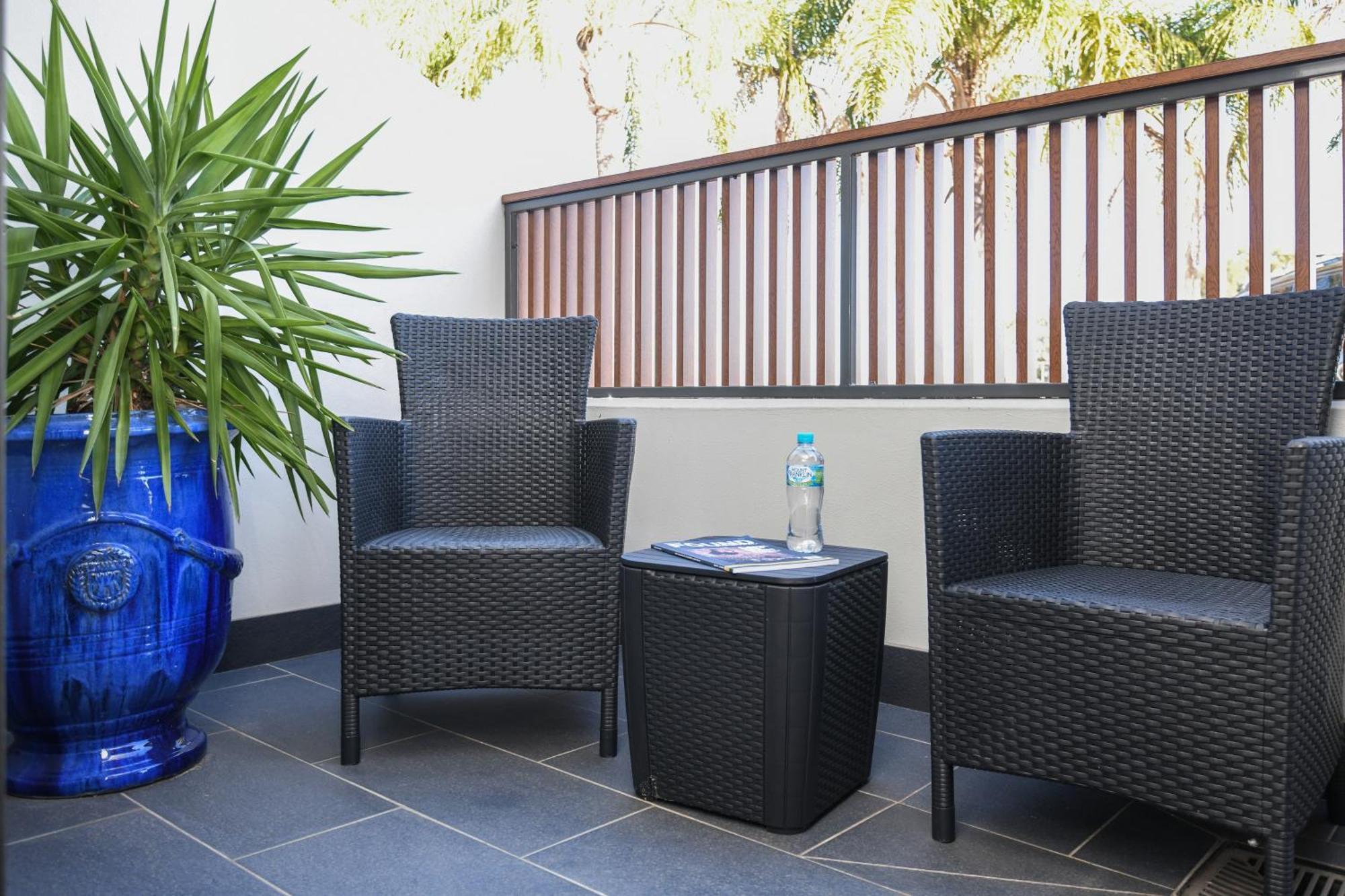 Powerhouse Hotel Tamworth By Rydges Exterior foto A balcony in a hotel